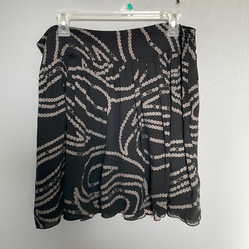 Banana Republic size twelve silk patterned ruffled mini skirt Y2K office career